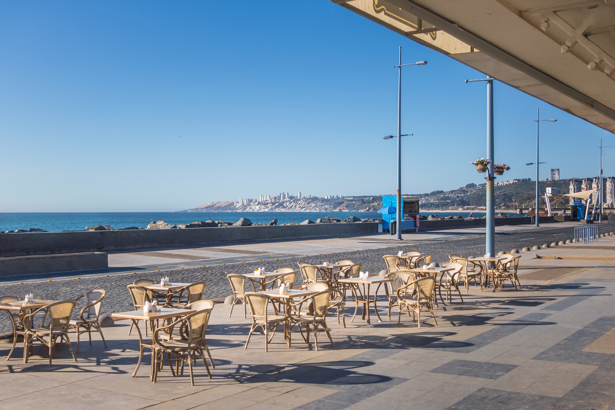 Mesas em um café em Vina del Mar Promenade - Vina del Mar, Chile